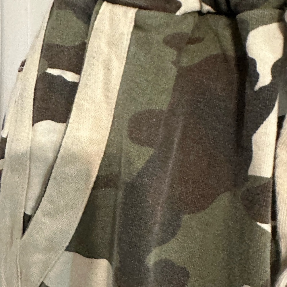 Baci Trade Co NY Camouflage open leg jogger Pants - Green & Cream - Picture 3 of 7